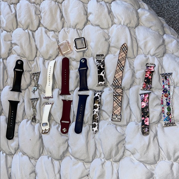 Silver Apple Series 3 Smartwatch and Multiple Bands - Picture 5 of 6